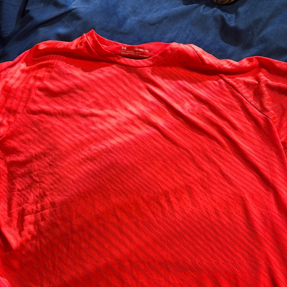 Gently Worn Men’s UA shirt